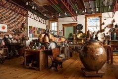 InTandemGallery-display-with-large-pot-on-right