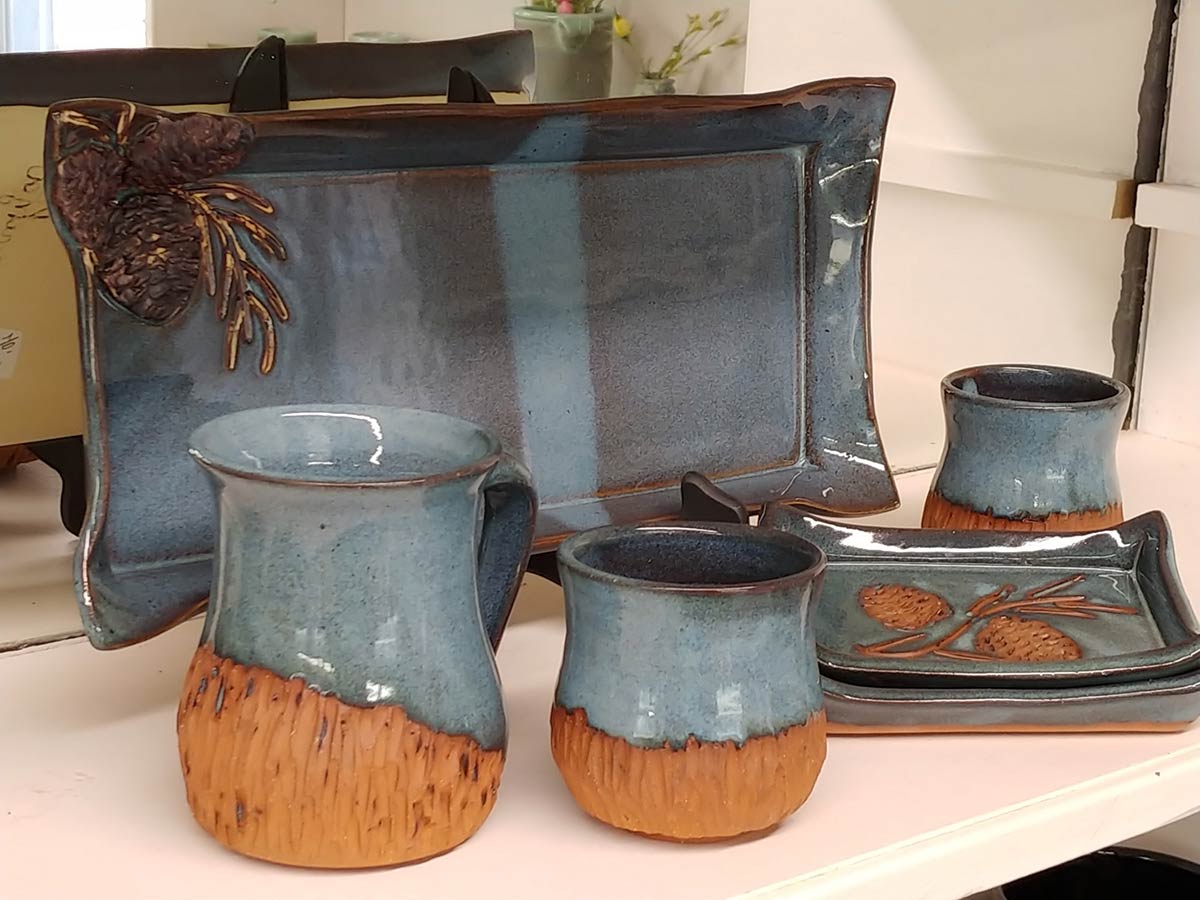 LocalHandmade-pinecone-pottery-set