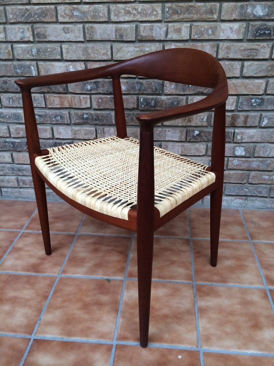 Wegner-The-Chair-1-900x1200-pixels